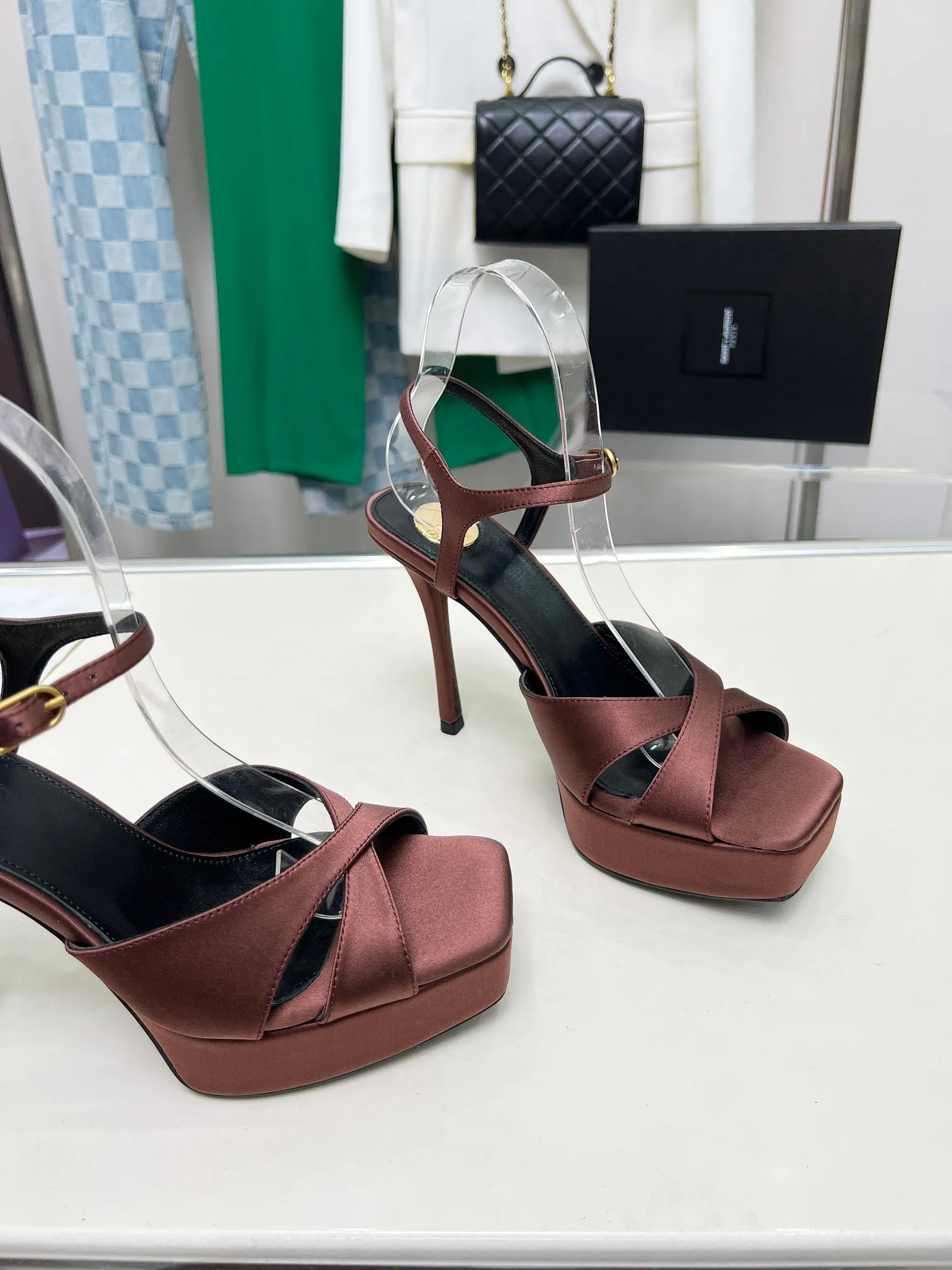 👟👟Ex-factory price 640👟👟 Saint Laurent YSL Saint Laurent sandals Upper: sheepskin surface Size 35-42 (42 is custom-made and non-returnable) Heel height 8.5cm Water platform height 2.5cm Leather outsole 2642-12